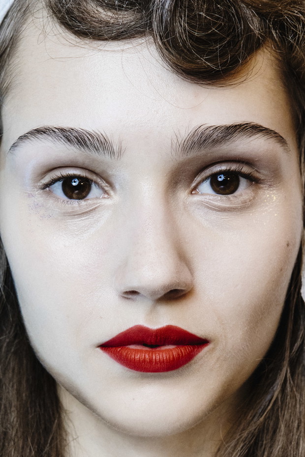 Baran - czerwona szminka