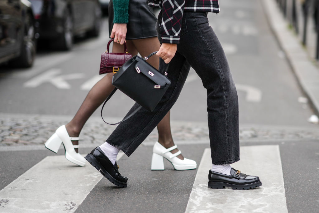 Street Style : Day Three - Paris Fashion Week - Womenswear F/W 2022-2023