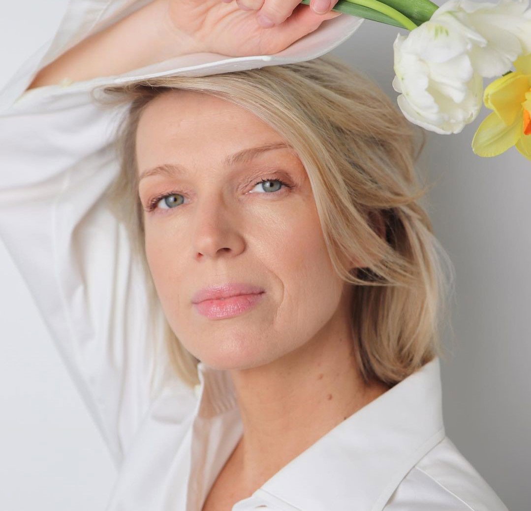 Magda Mołek w tej wiosennej stylizacji wygląda obłędnie. Zapomnijcie o rurkach - te spodnie to HIT sezonu!