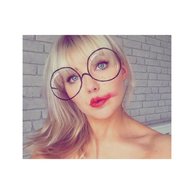 Kobiety z rozmazaną szminką #SmearForSmear