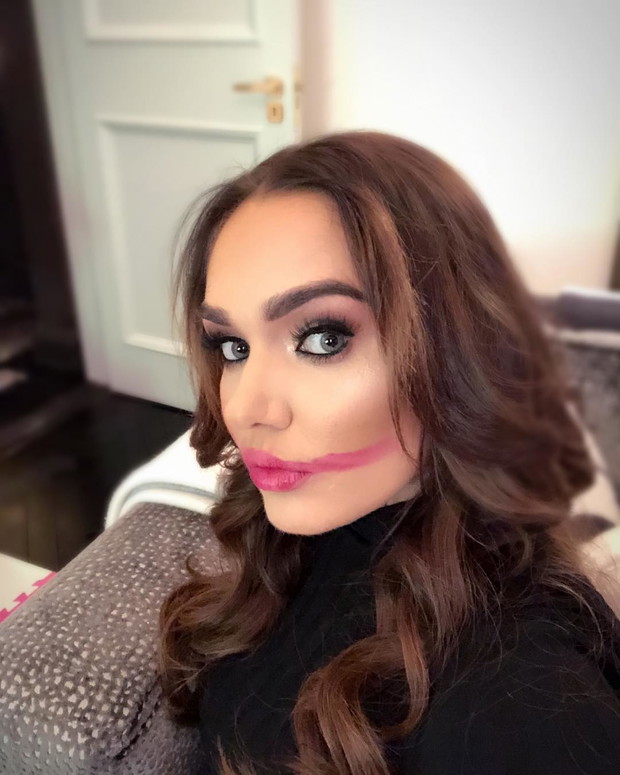 Kobiety z rozmazaną szminką #SmearForSmear