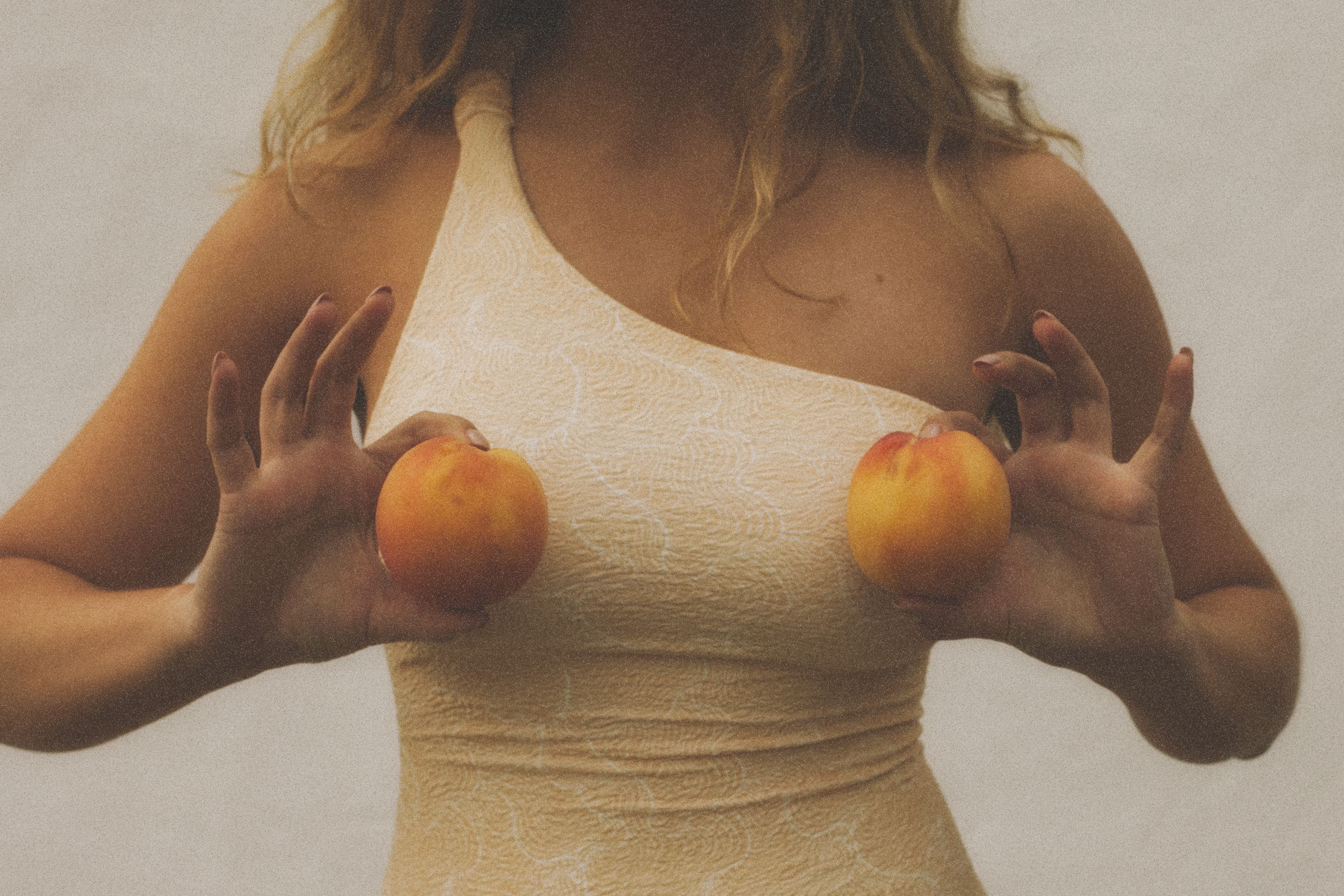 Nowa kampania Undress Code SS22 "Stealing Beauty" to złoto! Chcemy wszystko z tej kolekcji plus bilet w daleką podróż