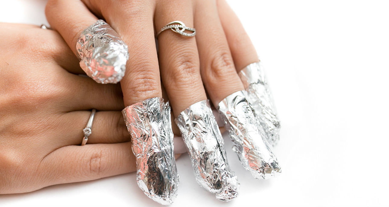 Jak zmyć lakier hybrydowy