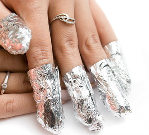 Jak zmyć lakier hybrydowy