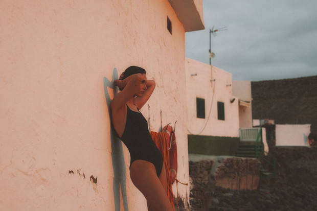 Nowa kampania Undress Code SS22 Stealing Beauty to złoto! Chcemy wszystko z tej kolekcji plus bilet w daleką podróż