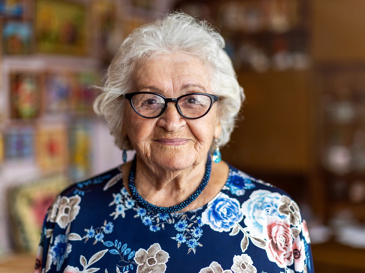 starsza góralka pomogła dziewczynie