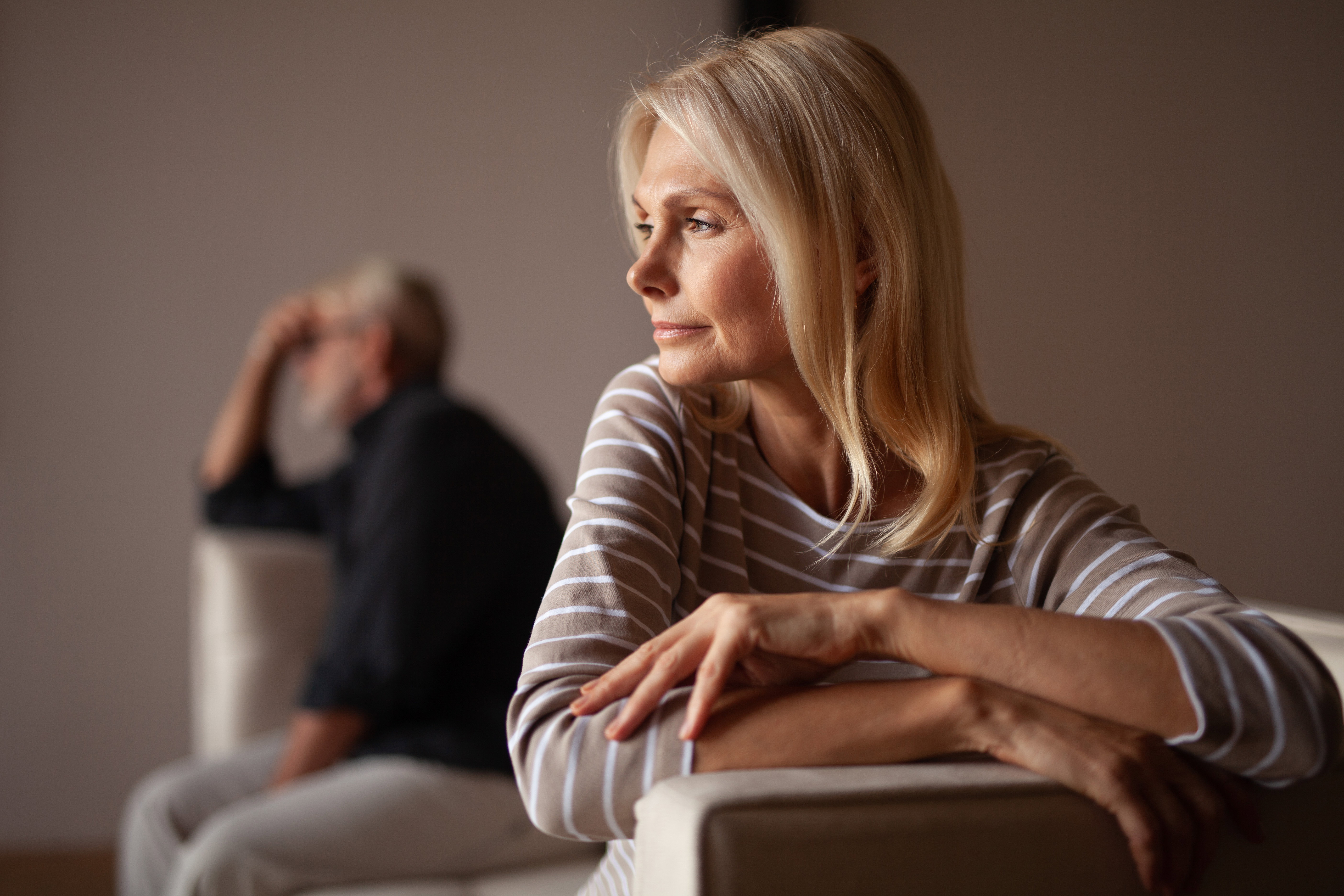 kobieta zła na swojego syna