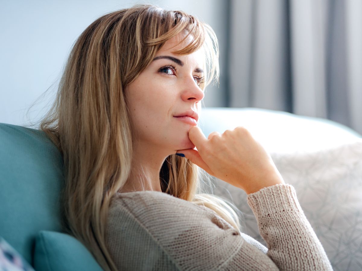 szczęśliwa kobieta po rozwodzie