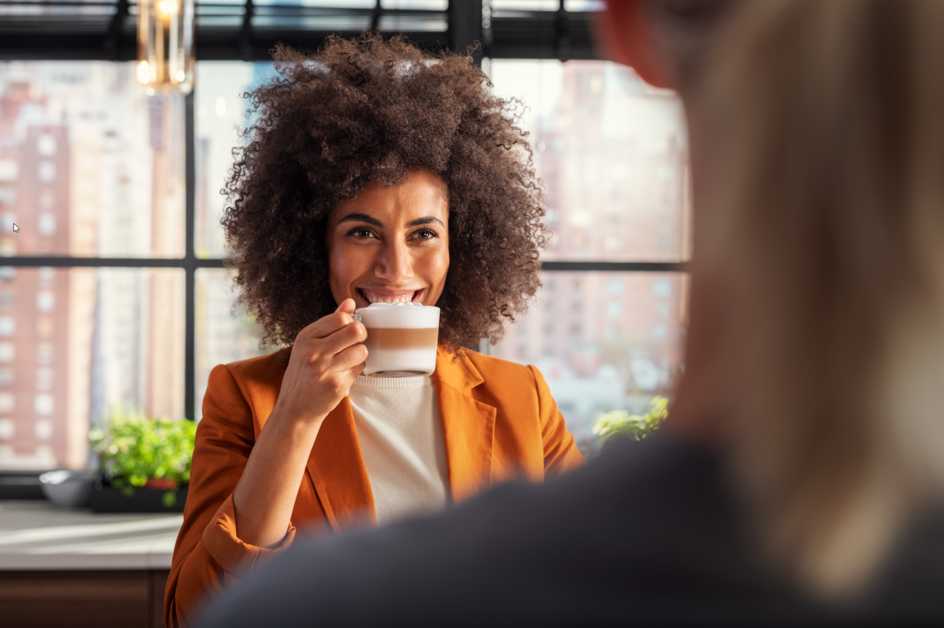 12 rodzajów kawy w jednym ekspresie i perfekcyjnie spienione mleko? Tak wygląda marzenie każdego kawosza! [Kobieta Testuje]