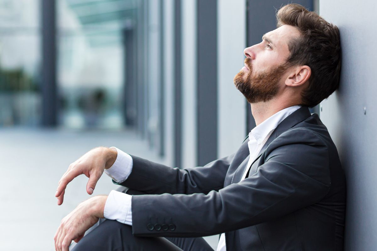 sfrustrowany mężczyna