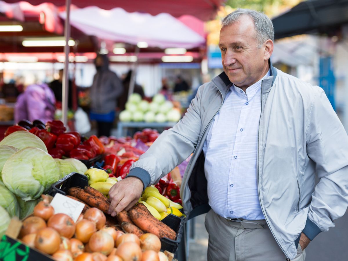 właściciel osiedlowego warzywniaka