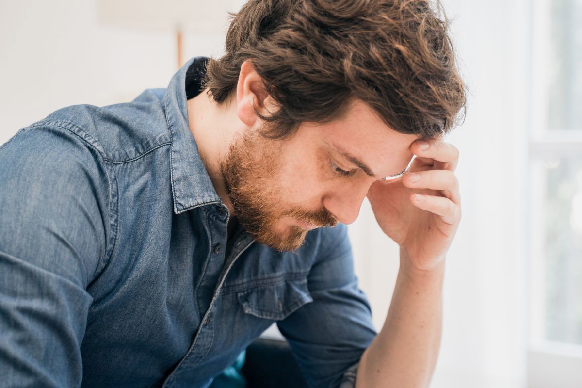 załamany mężczyzna