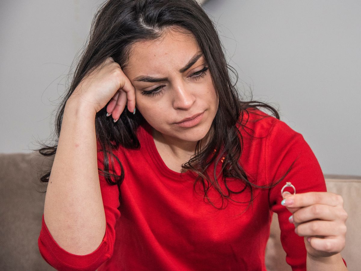 kobieta dostała pierścionek po eks