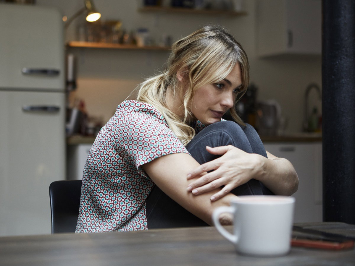 kobieta żałuje przeprowadzki na wieś