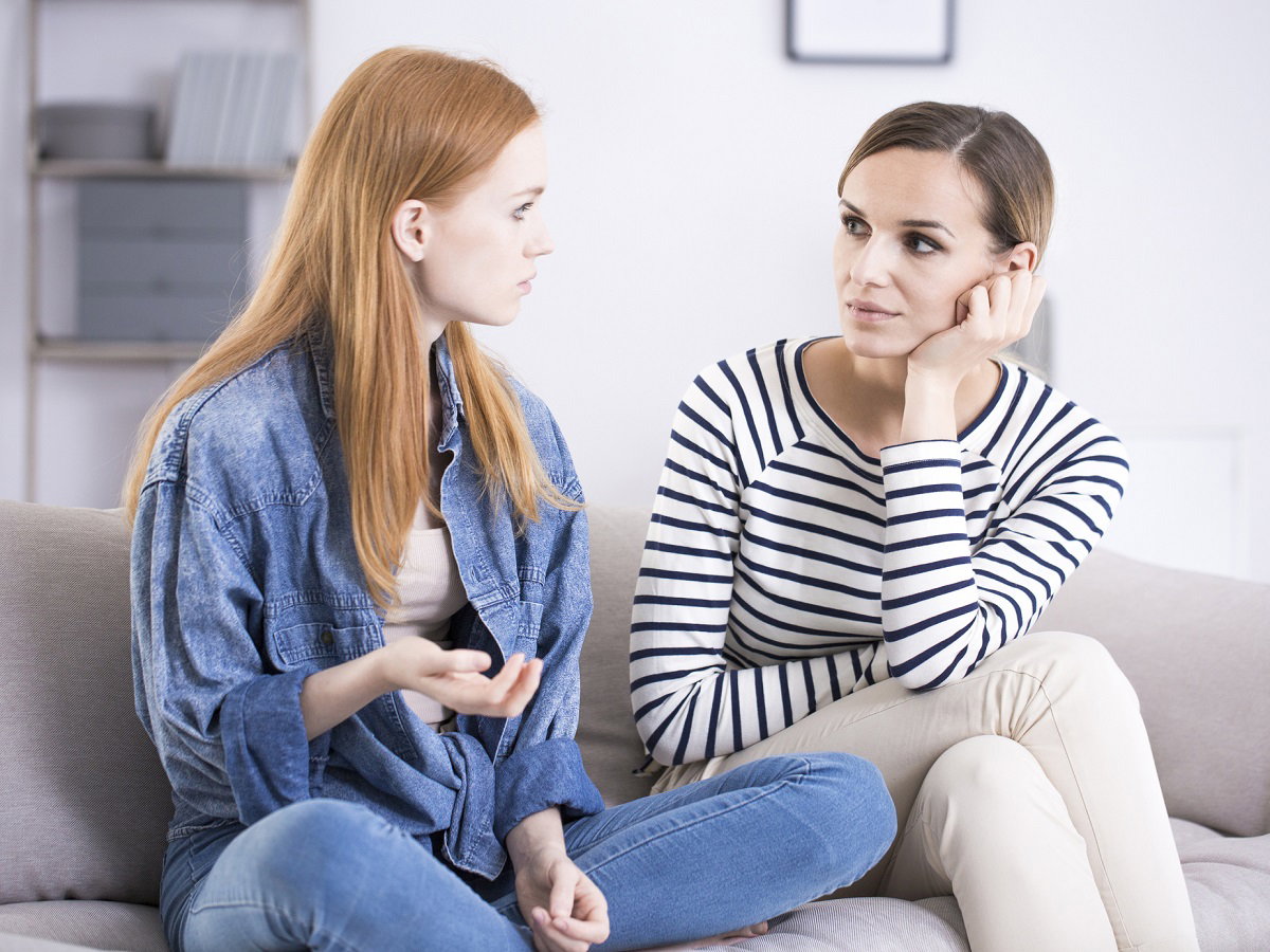 kobieta pokłócona z siostrą o chłopaka