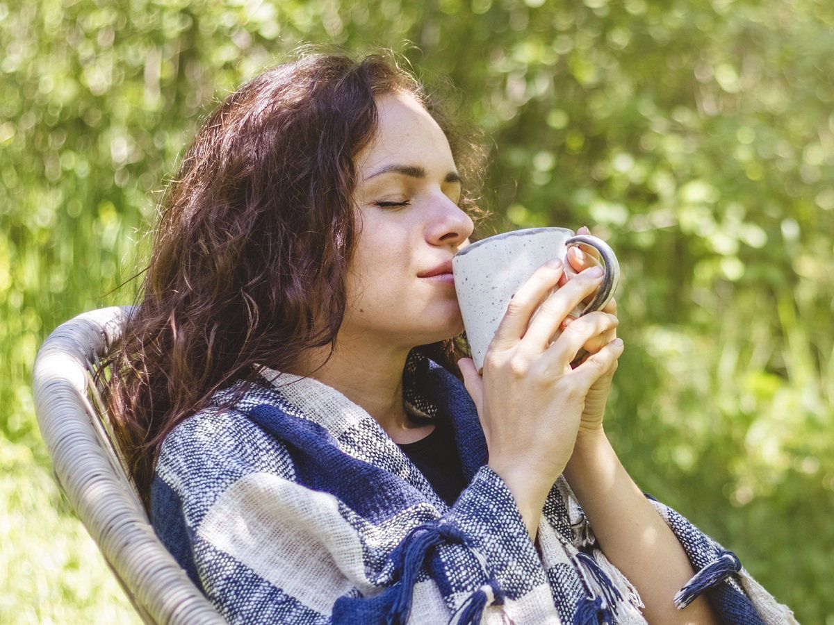 kobieta wakacje na wsi
