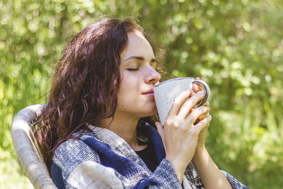 kobieta wakacje na wsi