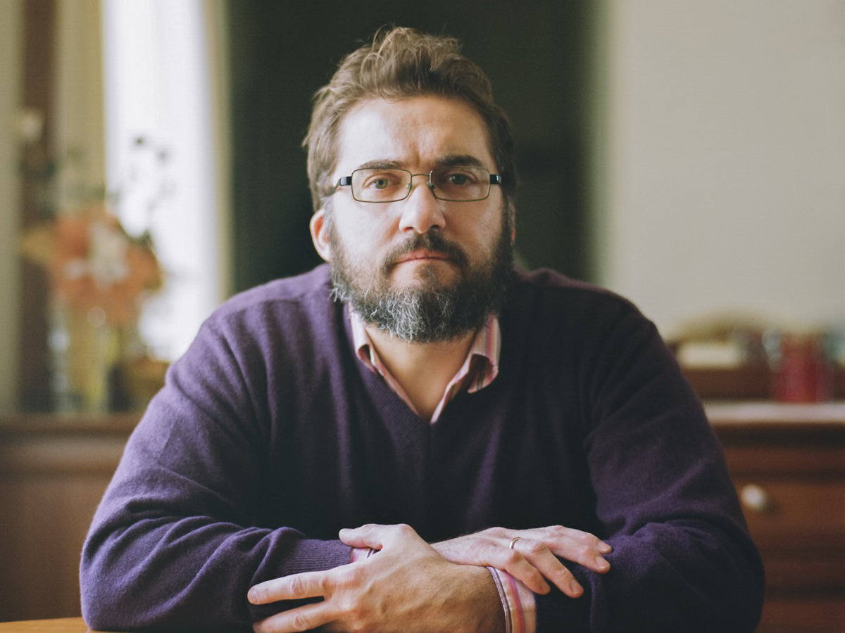 mężczyzna stęskniony za żoną