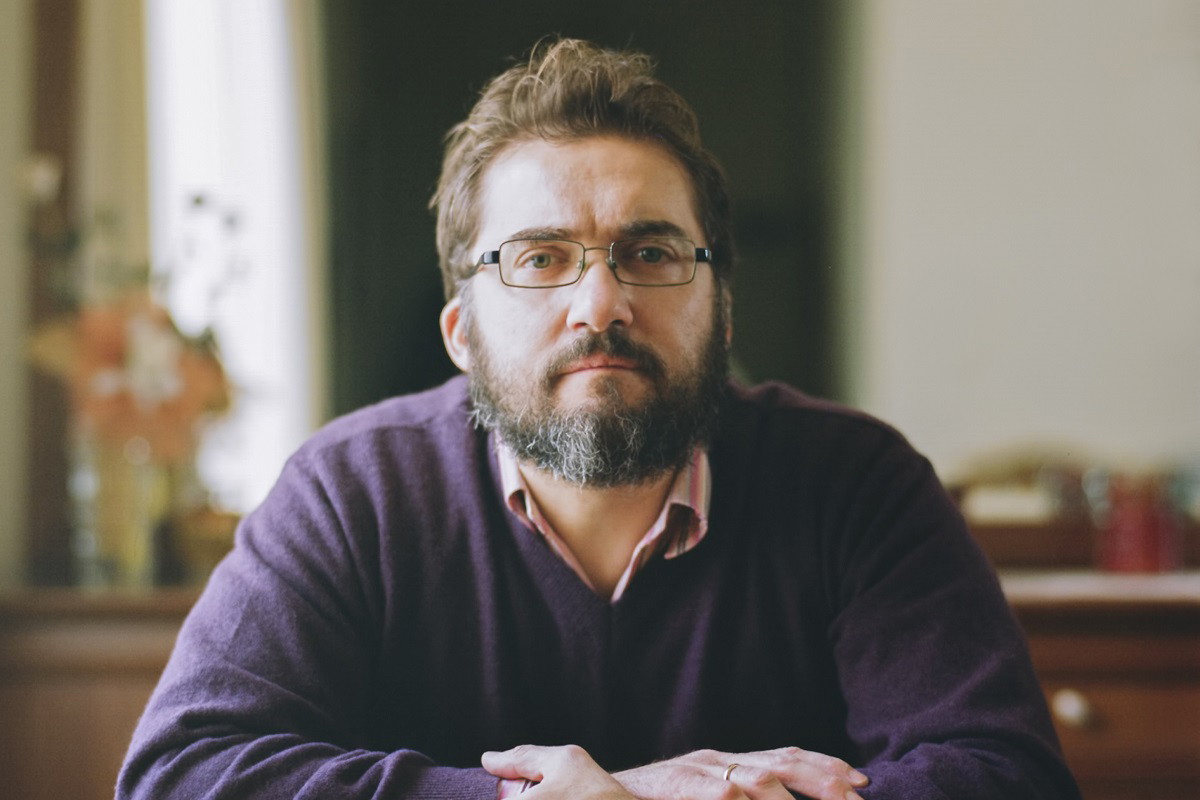 mężczyzna stęskniony za żoną