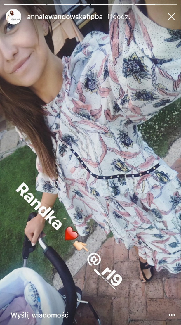 Anna Lewandowska w kwiecistej sukience