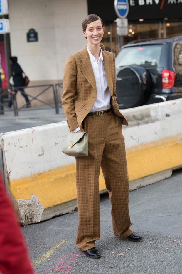 Biała koszula: element garderoby, który zbuduje Twój look