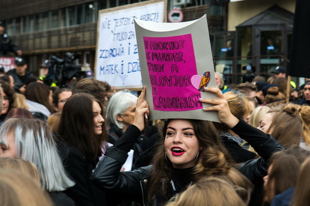 Dziewuszki dziewuszkom na proteście