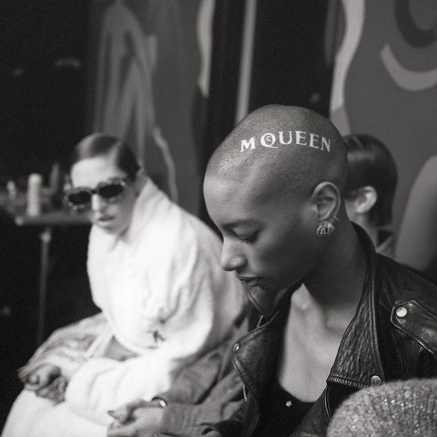 Kadry z filmu McQueen