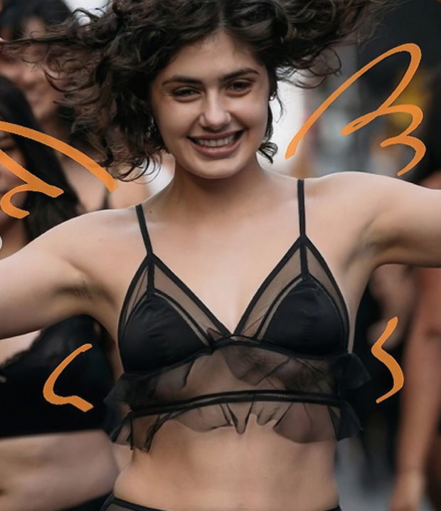 Kobiety o różnym rozmiarze w pokazie mody