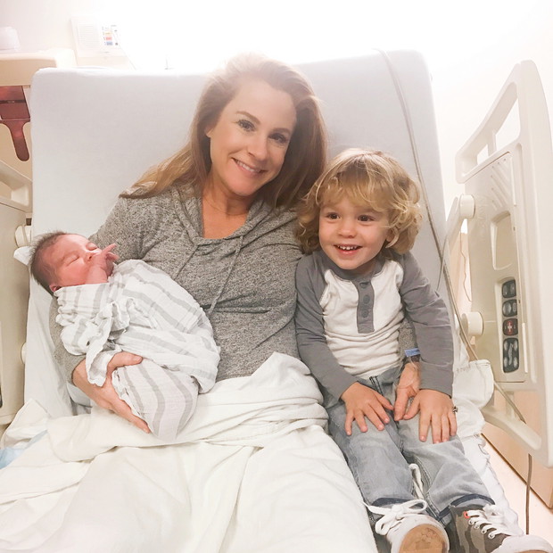 Nancy Anderson z dziećmi w szpitalu