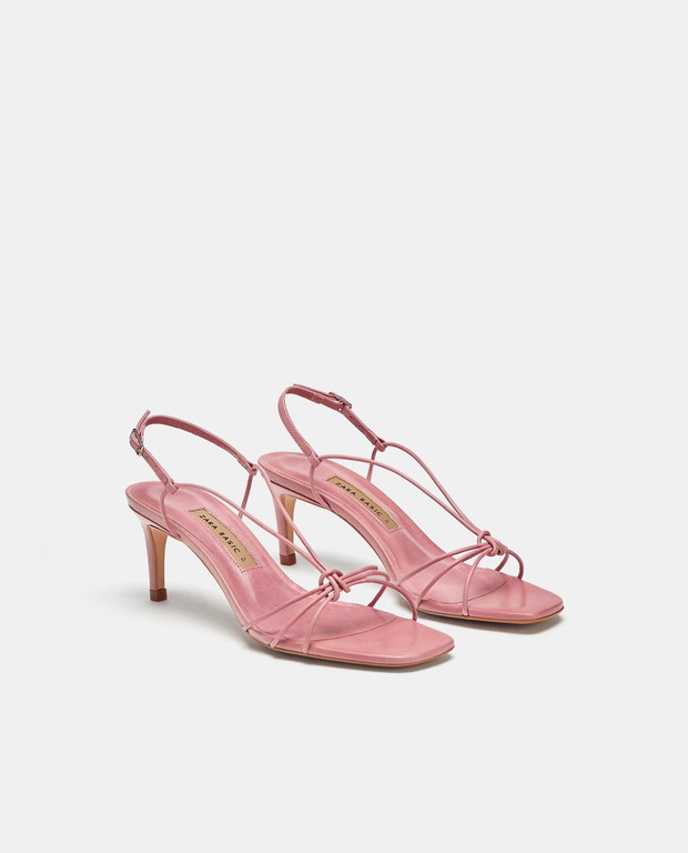 Sandały na cienkich paseczkach; 199 zł