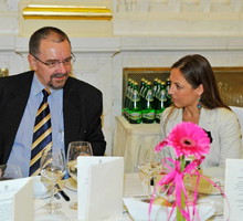 Profesor Romuald Dębski wciąż ciężko chory: pacjentki zrobiły mu piękny prezent