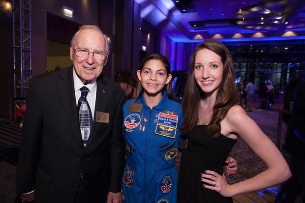 Alyssa Carson z amerykańskim astronautą, Jimem Lovelem