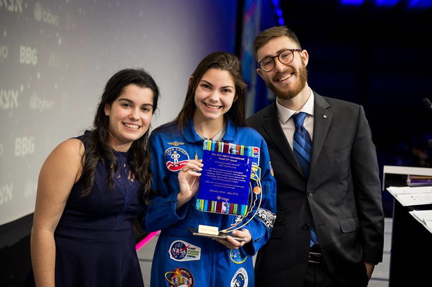 Alyssa Carson z nagrodą na konwencji BBYO