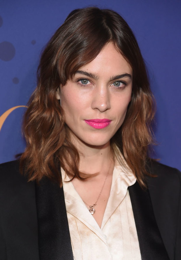 Końcówki pełne objętości a'la Alexa Chung
