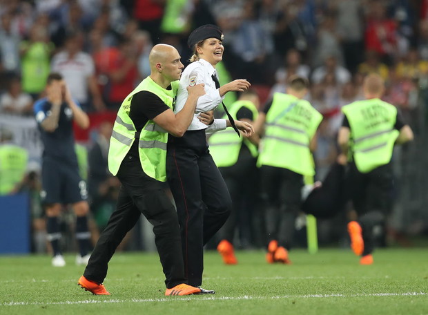 Pussy Riot wbiegły na boisko podczas Mistrzostw Świata 2018