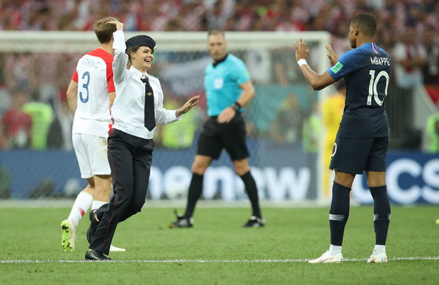 Pussy Riot wbiegły na boisko podczas Mistrzostw Świata 2018