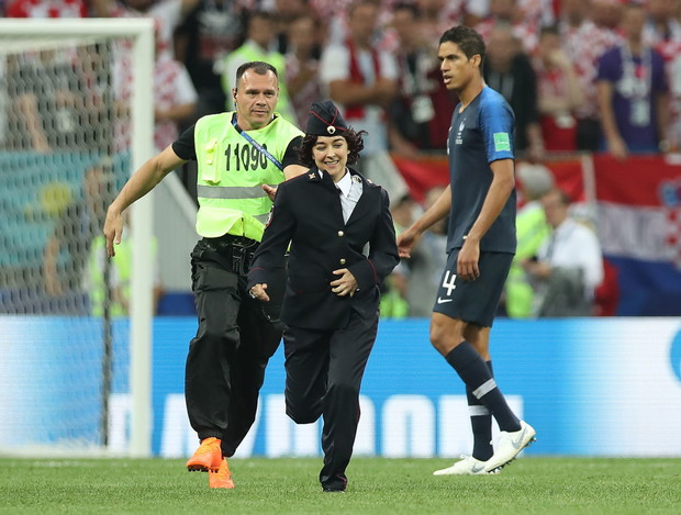 Pussy Riot wbiegły na boisko podczas Mistrzostw Świata 2018