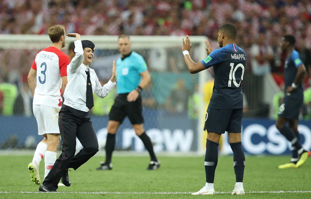 Pussy Riot wbiegły na boisko podczas Mistrzostw Świata 2018