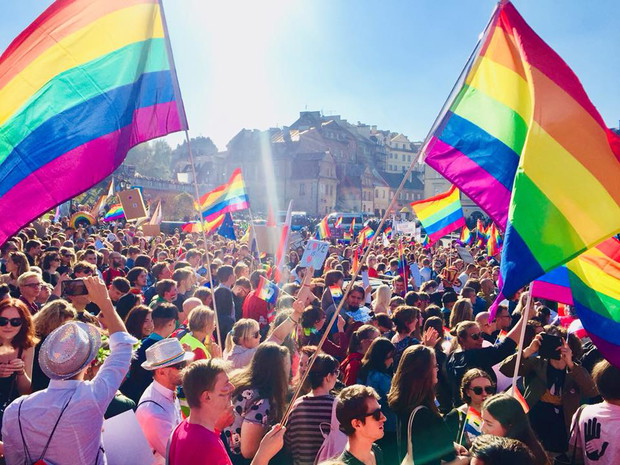 Tęczowy piątek już dziś w polskich szkołach
