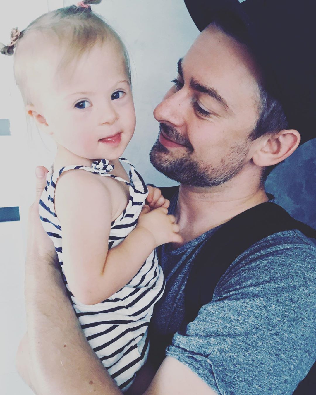 Bartek Królik z córką Jagodą