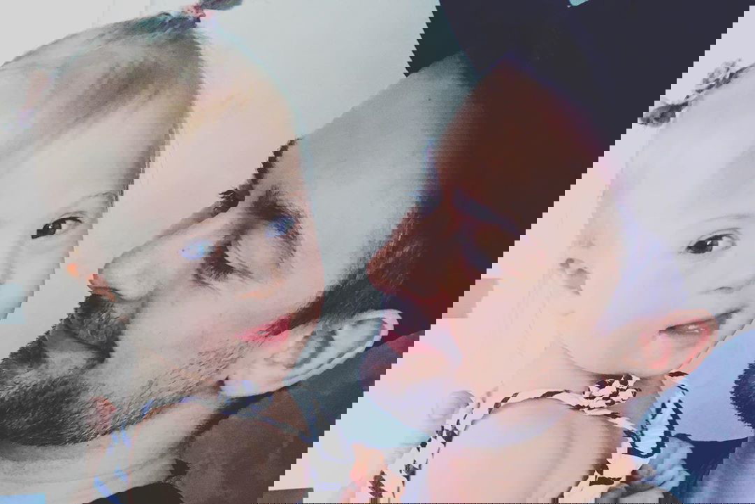 Bartek Królik z córką Jagodą