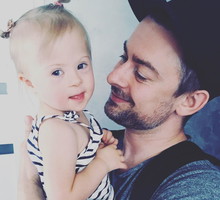 Bartek Królik z córką Jagodą