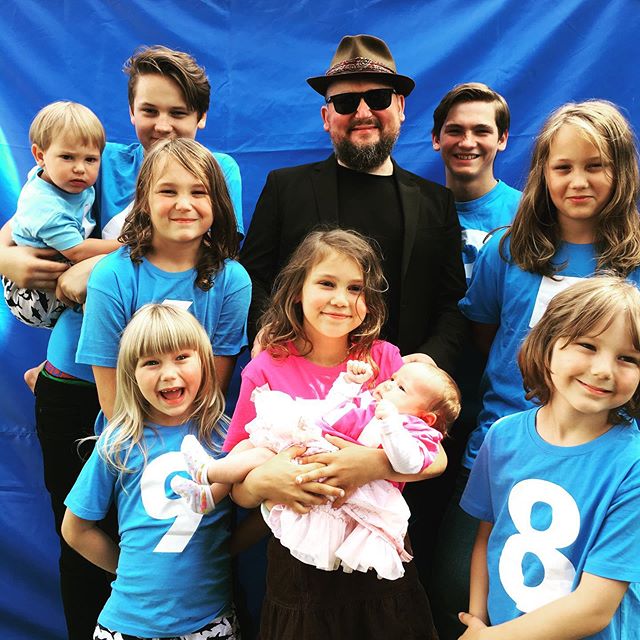 Joszko i Debora Broda z dziećmi