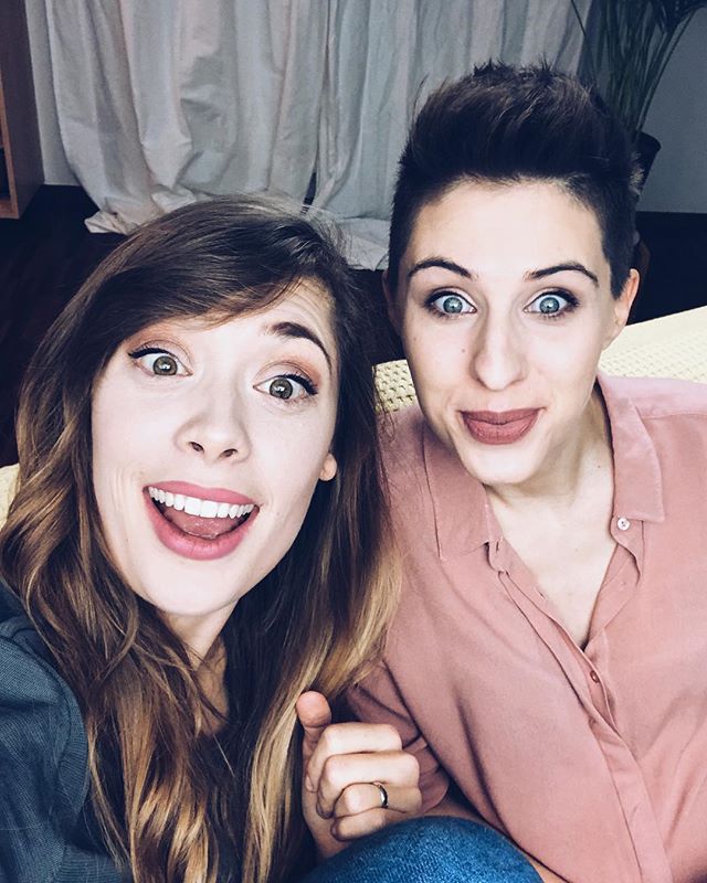 Kobiety w ciąży i cover "Małomiasteczkowy Cover Ciążowy"