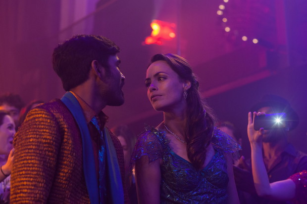 Kadry z filmu Niezwykła podróż Fakira, który utknął w szafie