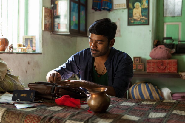 Kadry z filmu Niezwykła podróż Fakira, który utknął w szafie