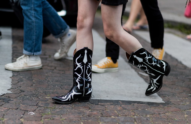 Kowbojki botki na jesień 2018: trendy moda jesień 2018
