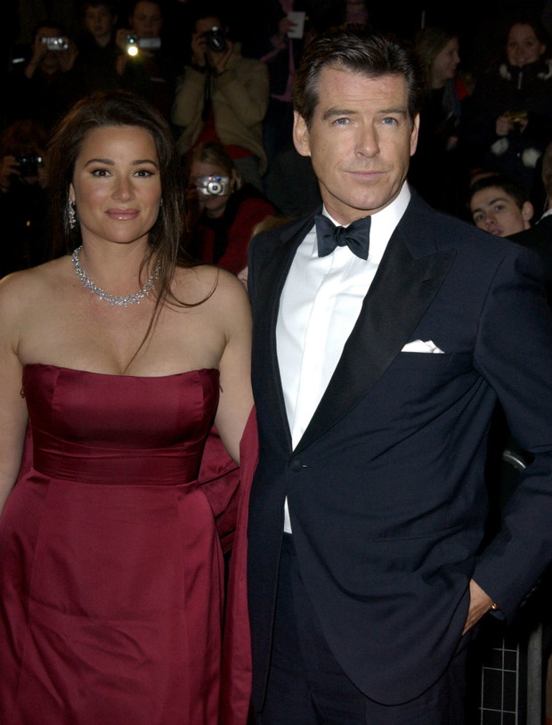 Pierce Brosnan i Keely Shay Smith (2002)