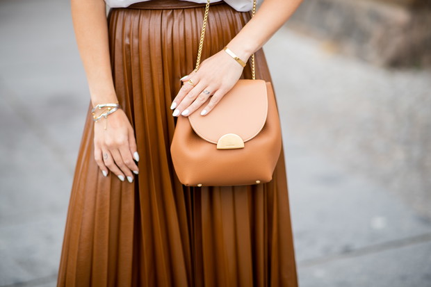 Plisowne spódnice na jesień 2018: trendy moda jesień 2018