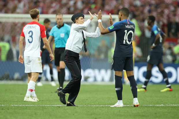 Pussy Riot wbiegły na boisko podczas Mistrzostw Świata 2018